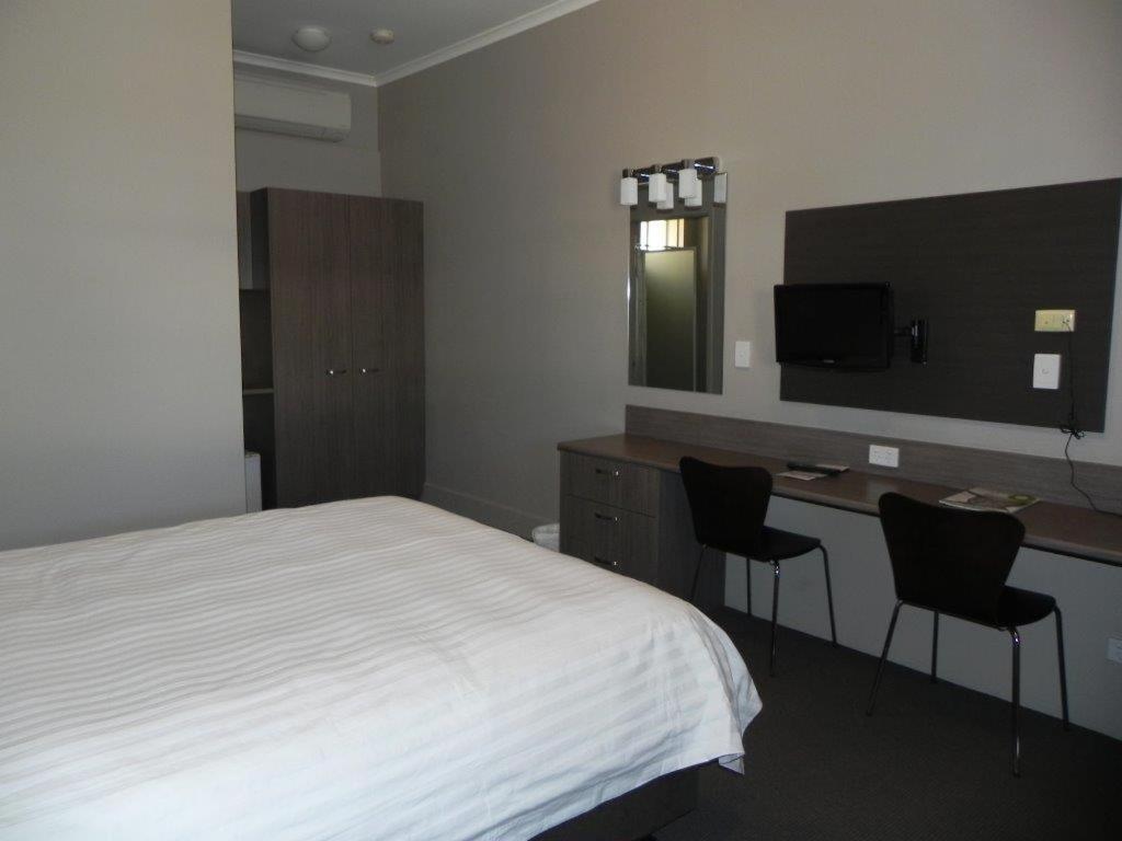 Bluestone Motor Inn Тенънт Крийк Екстериор снимка