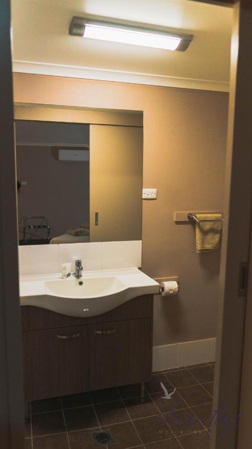 Bluestone Motor Inn Тенънт Крийк Екстериор снимка
