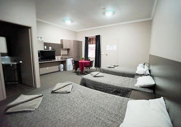 Bluestone Motor Inn Тенънт Крийк Екстериор снимка