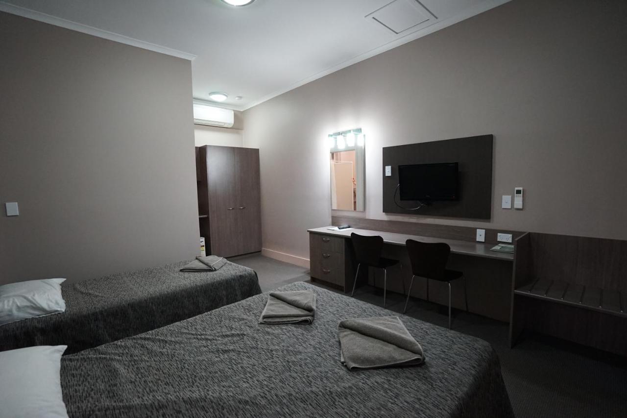 Bluestone Motor Inn Тенънт Крийк Екстериор снимка