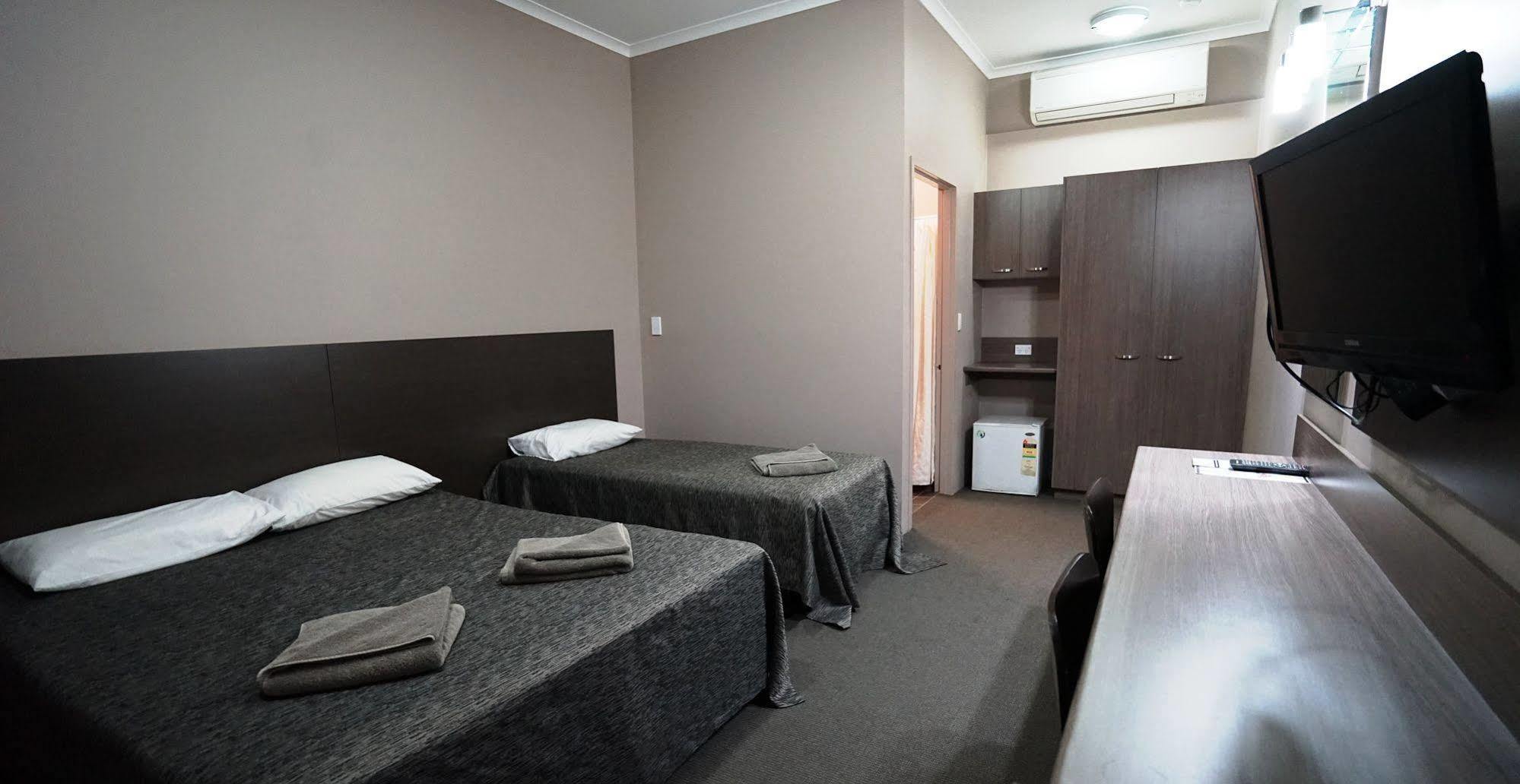 Bluestone Motor Inn Тенънт Крийк Екстериор снимка